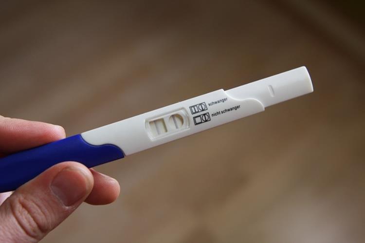Annonce grossesse avec test de grossesse